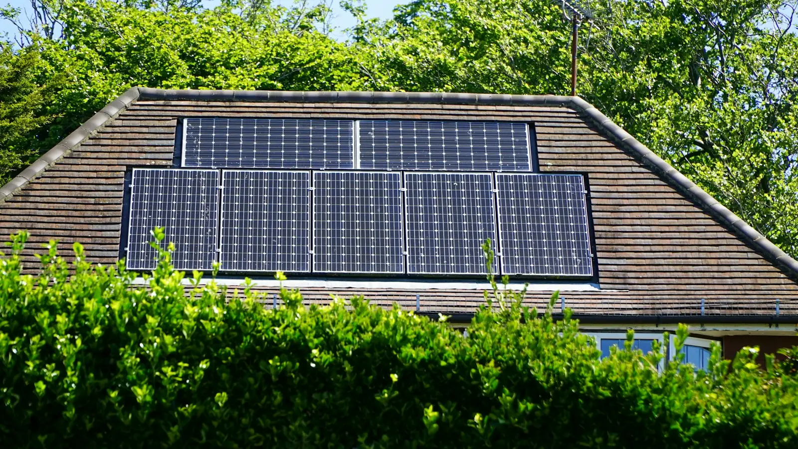 Harga panel surya 100 Watt