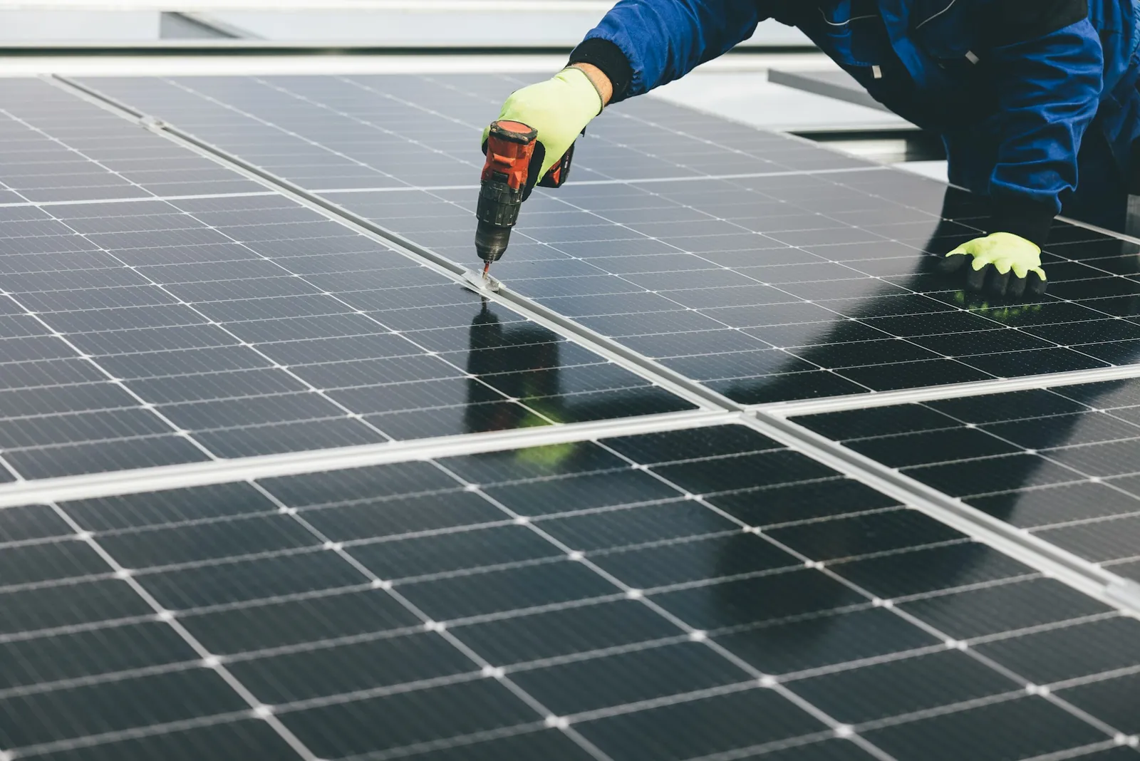 PLTS 5000 Watt untuk area komersial PLTS 5000 Watt untuk area komersial