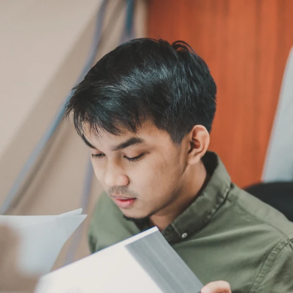 Rully, staf konsultan PLTS atap Solar Panel Mandiri